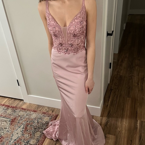 ELLIE WILDE grad dress - Picture 5 of 8